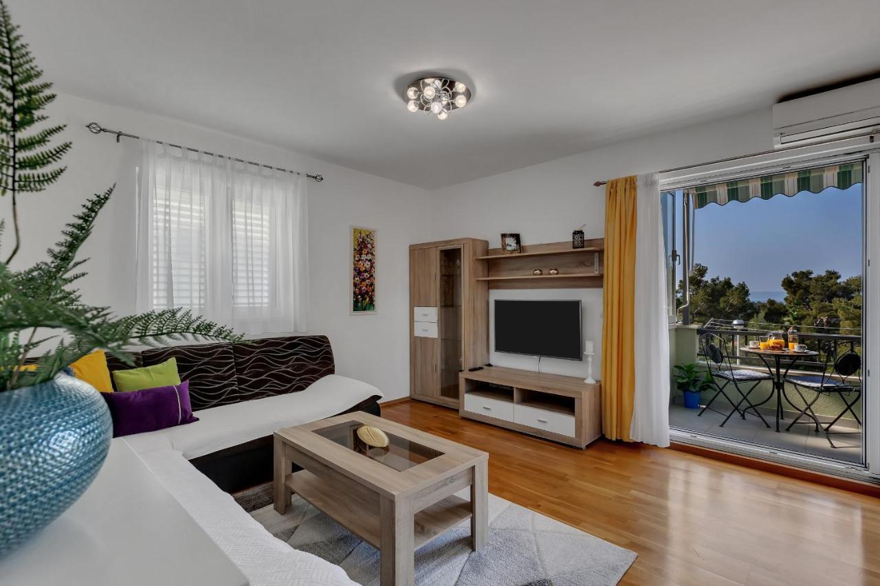 Apartment Pine Fine With Free Parking Makarska Exterior photo