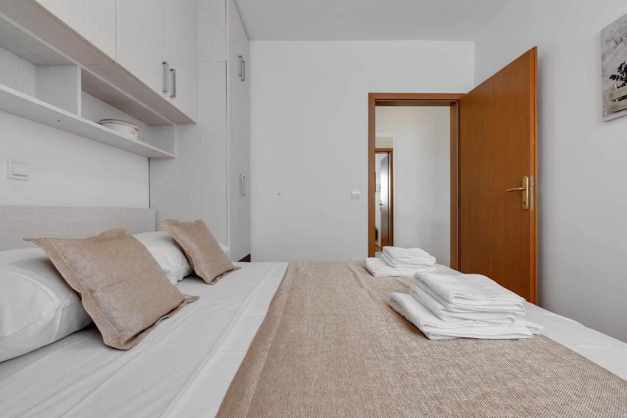 Apartment Pine Fine With Free Parking Makarska Exterior photo