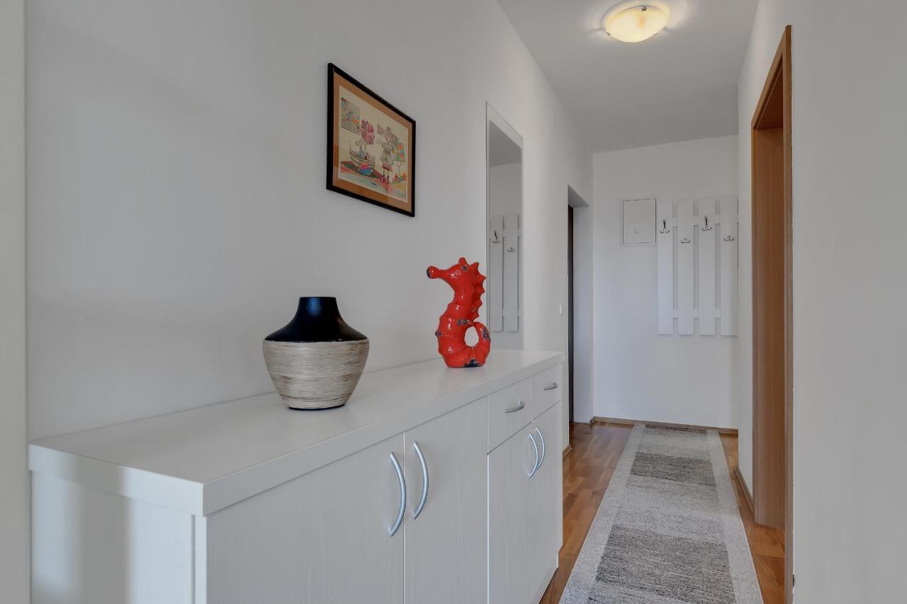 Apartment Pine Fine With Free Parking Makarska Exterior photo